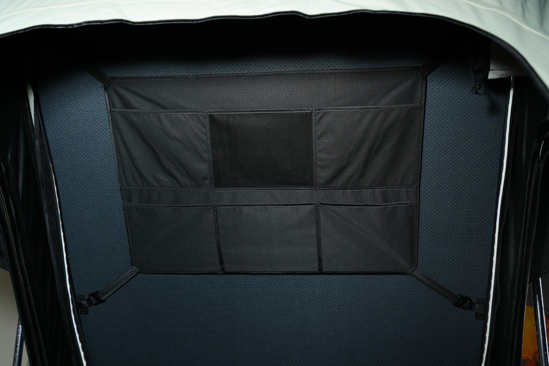 UppTäcka S Hardcover Dachzelt - Black Diamond UppTäcka S Hardcover Dachzelt - Black Diamond